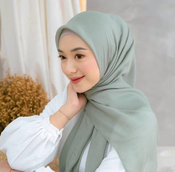 Hijab segi empat dengan warna pastel